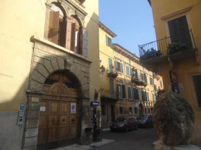  Protezione della Giovane - female hostel  Верона